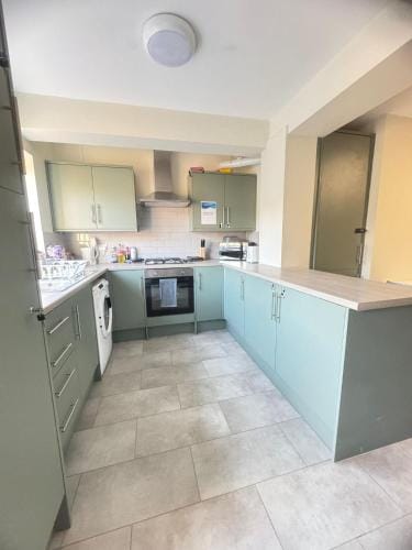 Shirley House 6, Guest House, Self Catering, Self Check in with smart locks, use of Fully Equipped K Hotel in Southampton