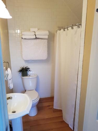 Hellemsfield Inn & bed and breakfast Hotel in Kingsville