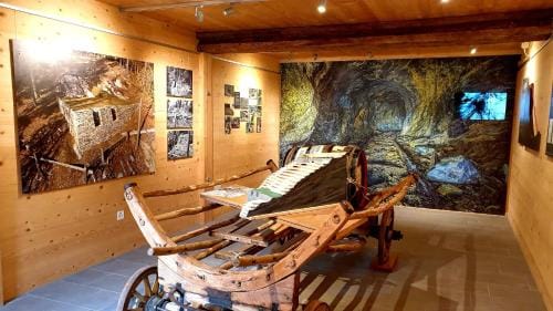 Gasthaus Alpenrose Inn in Canton of Grisons