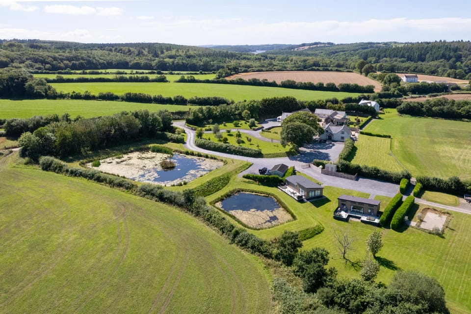 Mallard's Rest - Countryside, Hot Tub Lodge in Wales