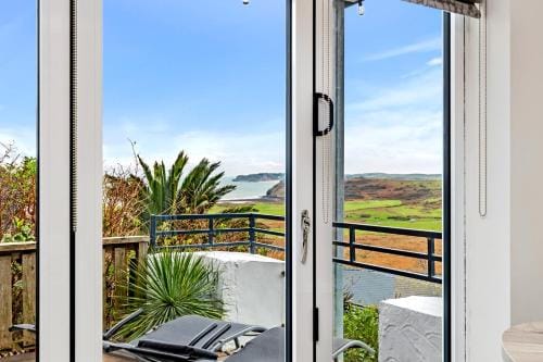 Blue Horizon - Spectacular Coastal Views Hotel in Wales
