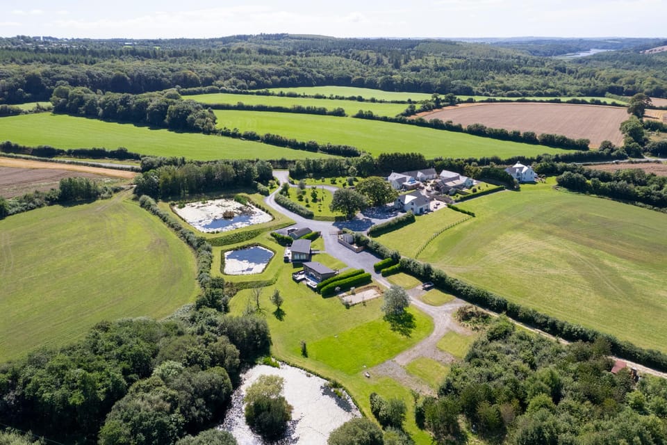 The Duck Pond - Countryside, Hot Tub Lodge in Wales