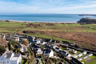 Gorse Cottage - Sea Views, Village Centre Hotel in Wales