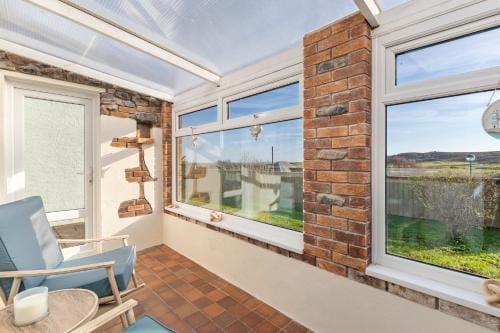 Gorse Cottage - Sea Views, Village Centre Hotel in Wales