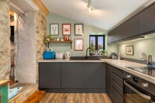 Foxes Walk - Rural Views, Rustic Charm Hotel in Wales