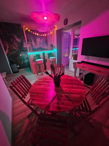 Love room L'ecrin tropical Hotel in Hauts-de-France