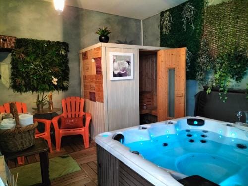 Le Jardin Secret & Spa - Appartement 2 Chambres Hotel in Brittany