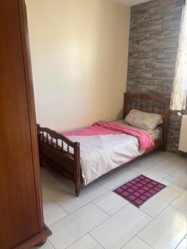 Home stay Spacious room Hotel in Massy
