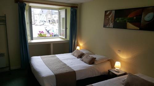 Hotel du Commerce Hotel in Brittany