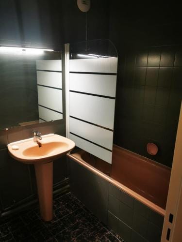 Chambre simple Hotel in Pontoise