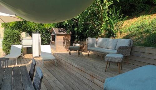 Tiny-Pool-Lake Hotel in Tresserve