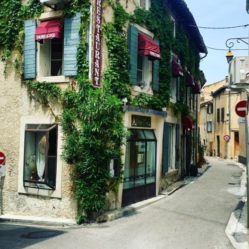restaurant Dame L'Oie Hotel in Pernes-les-Fontaines
