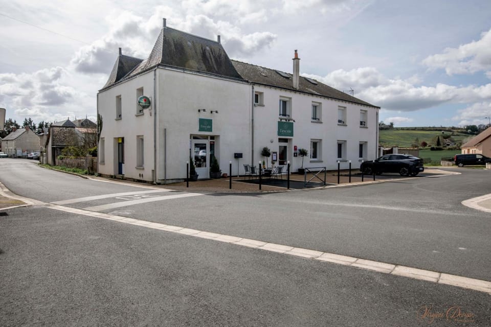 L Escale Hotel in Centre-Val de Loire