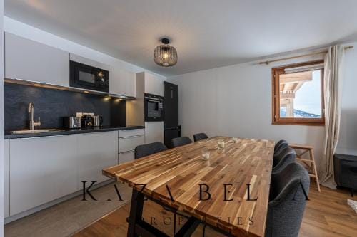 Val Morel Beautiful flat close heart of ski resort Hotel in Les Avanchers-Valmorel