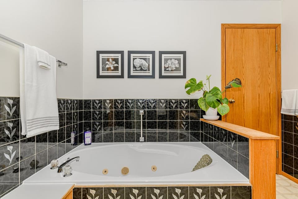 Bayview Bed and Breakfast Hotel in Southern Gulf Islands