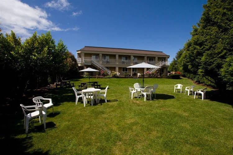 Breakaway Motel Hotel in Surrey