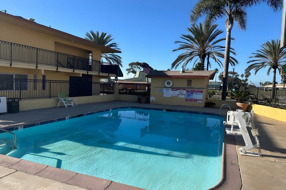 Hotel Avenida - Oceanside Camp Pendleton Hotel in Oceanside