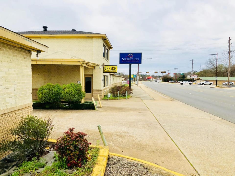 Sunset Inn Longview Motel in Longview