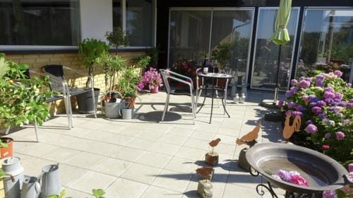 2 rooms, private kitchen, bathroom, and garden. Hotel in Aarhus