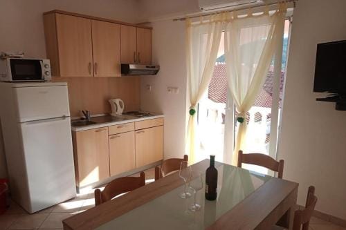 Apartments and rooms with parking space Lopar, Rab - 23825 Hotel in Lopar