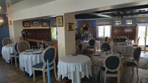 LOGIS - Hotel & Restaurant Le Gonfalon Hotel in Île-de-France