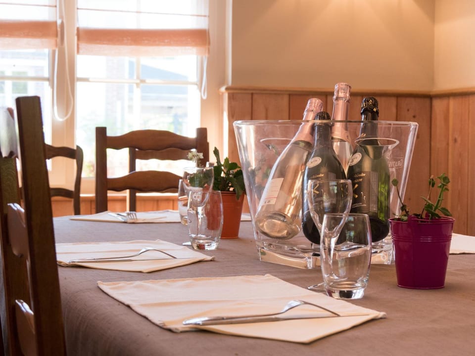 Logis Hotel Restaurant Auberge du Valburgeois Hotel in Normandy