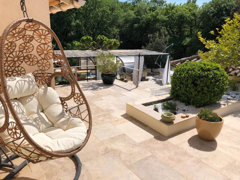 Villa QUINISSOLE Hotel in Brignoles