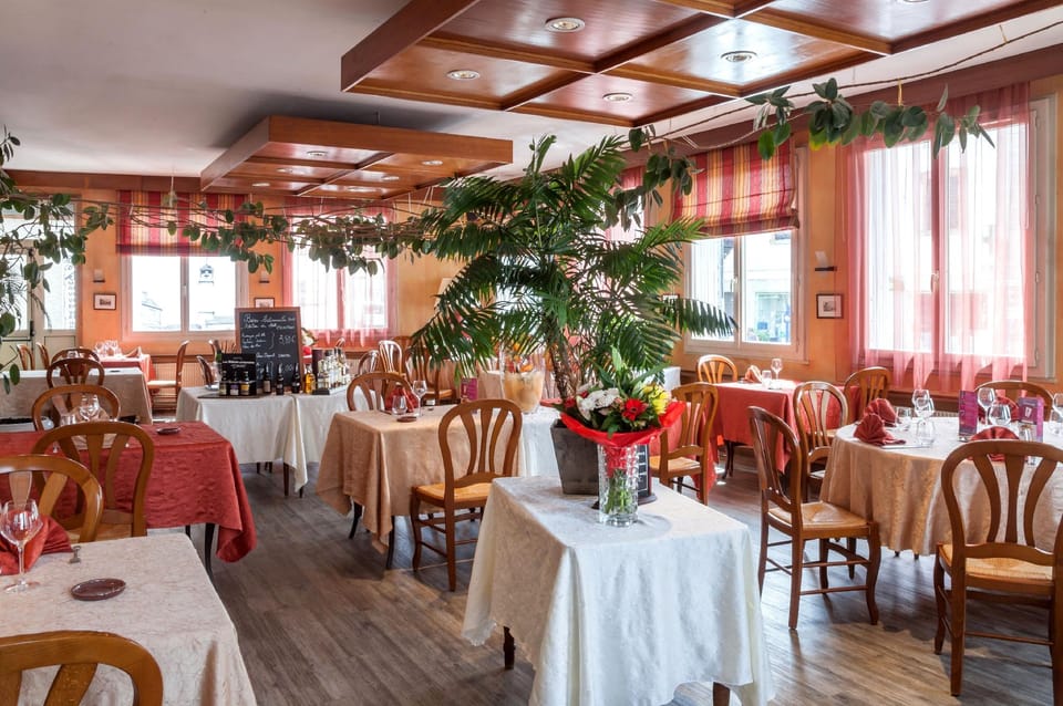 Logis Hotel Les Voyageurs Hotel in Auvergne-Rhône-Alpes