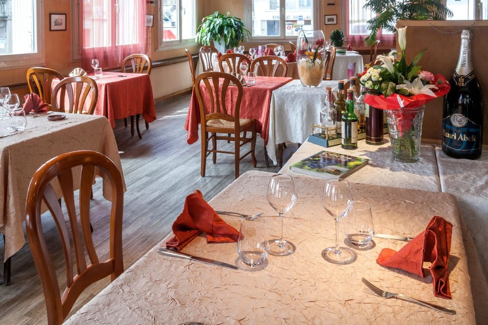 Logis Hotel Les Voyageurs Hotel in Auvergne-Rhône-Alpes
