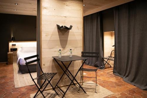 Le Domaine des Pres Verts Suites & Chambres avec Jacuzzi Privatif a Chateauneuf Hotel in Bourgogne-Franche-Comté