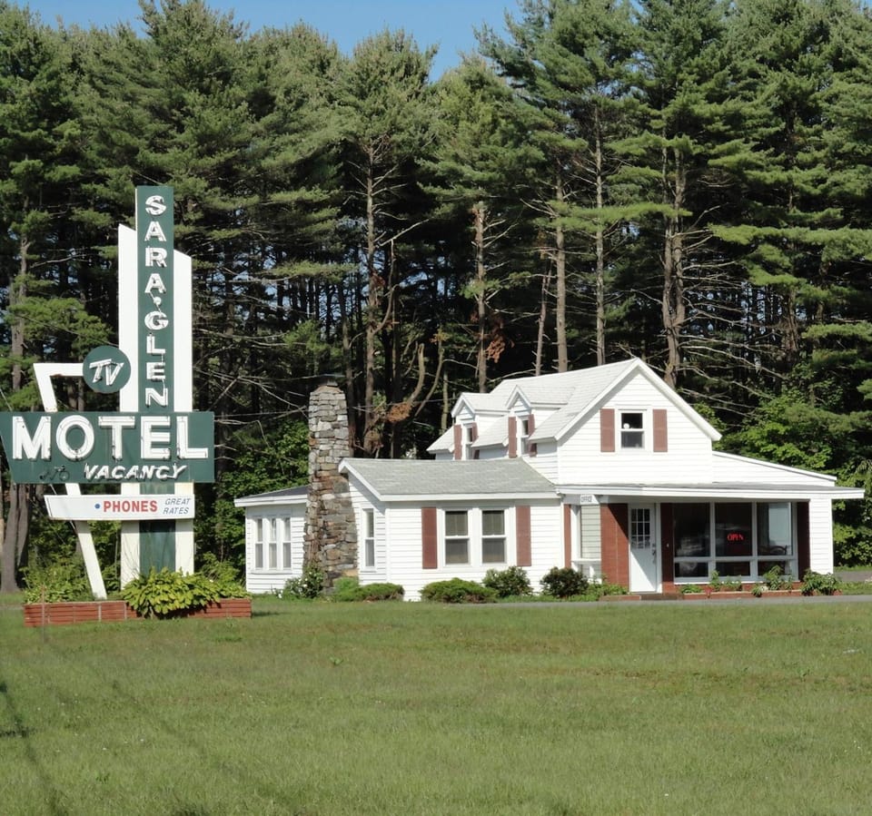 Sara Glen Motel - Saratoga Springs-Glens Falls Motel in Queensbury