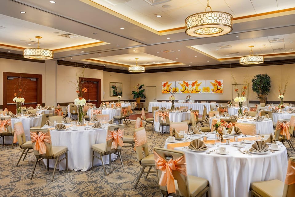 DoubleTree by Hilton San Diego Bayside Hotel in Point Loma
