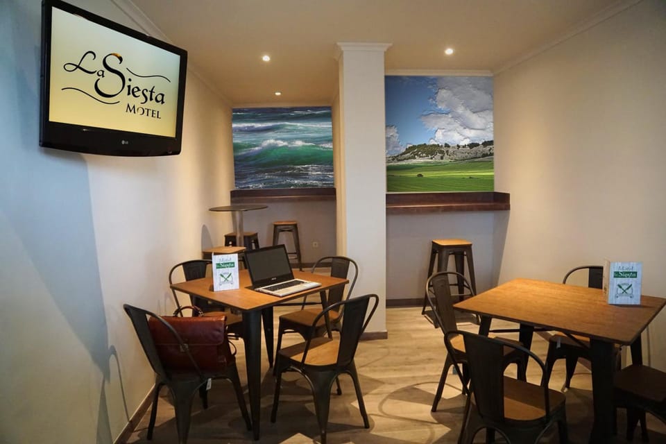 Shared lounge/TV area