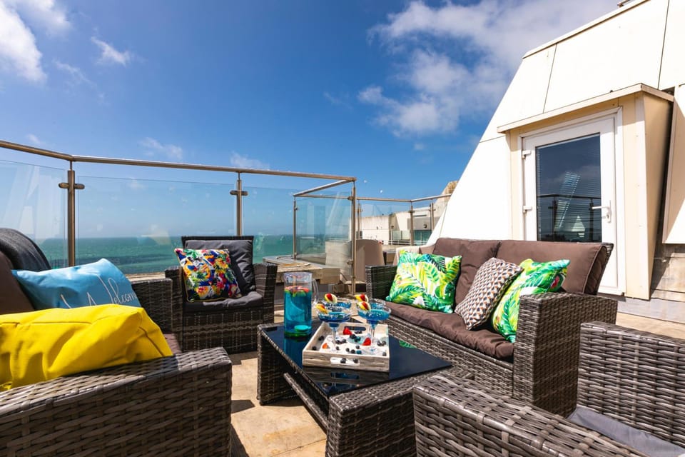 Airhost's Brighton's Best Green Diamond Escape with Sea Views Hotel in Brighton