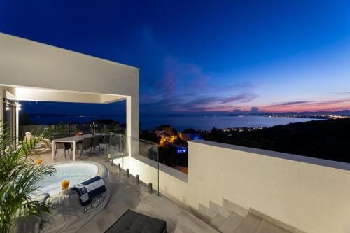 Villa Berfami Excelsior - Crafted for Elites Hotel in Podstrana