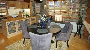 Kuukkeli Log Houses Teerenpesä - Premium Suite A48 Hotel in Lapland