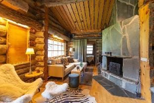 Kuukkeli Log Houses Teerenpesä - Premium Suite A48 Hotel in Lapland