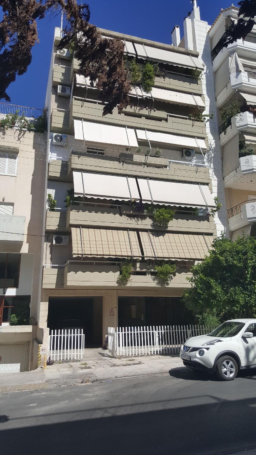 Captain's Luxury Suite Hotel in Kallithea