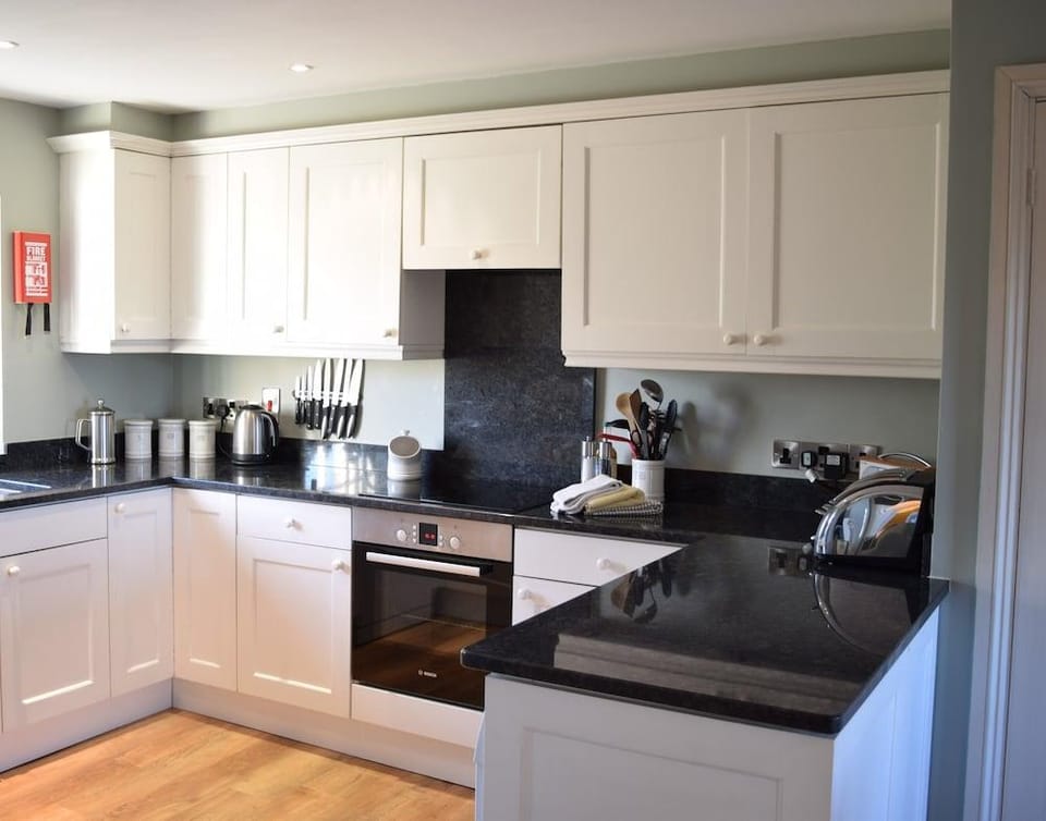 Cheltenham Cottage Hotel in West Oxfordshire District