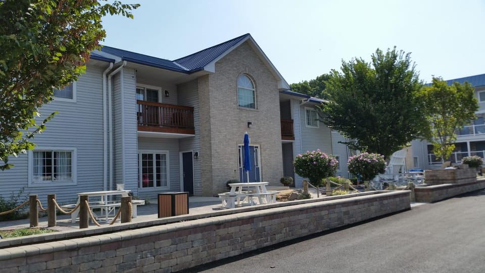 Put-in-Bay Condos Hotel in South Bass Island