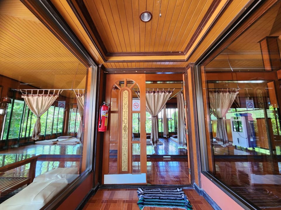 Coral Resort & Bungalows Resort in Ban Tai