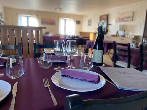 Auberge de Cadenas Inn in Auvergne-Rhône-Alpes
