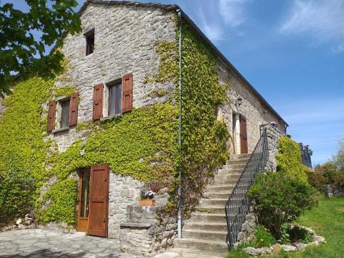 Auberge de Cadenas Inn in Auvergne-Rhône-Alpes