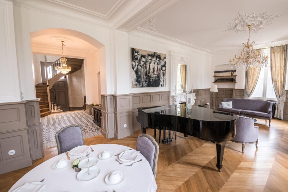 Chateau de Montabert Hotel in Bourgogne-Franche-Comté