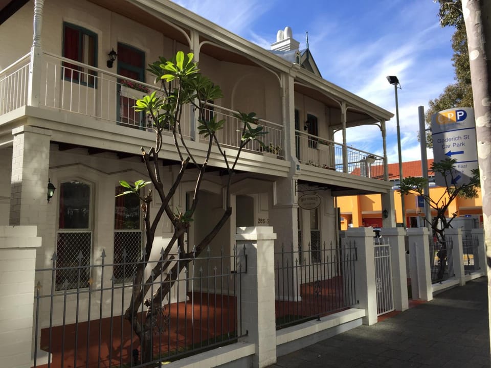Hay Street Traveller's Inn Hostel in Perth