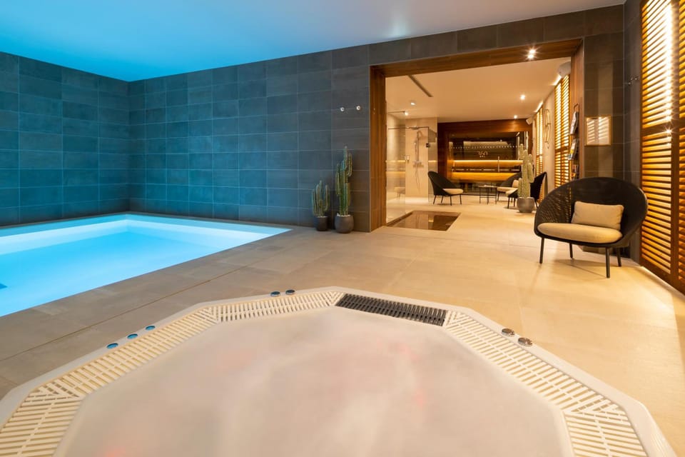 Hot tub