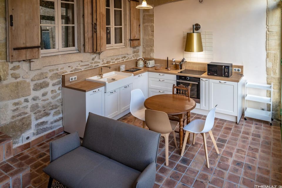 LA DEMEURE Bed and Breakfast Hotel in Aubais