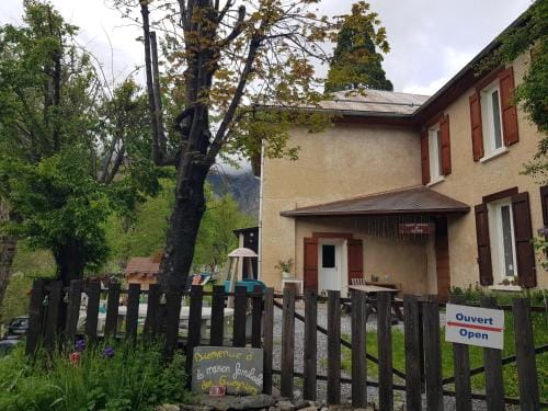 Maison familiale des Gueyniers Hotel in Piedmont