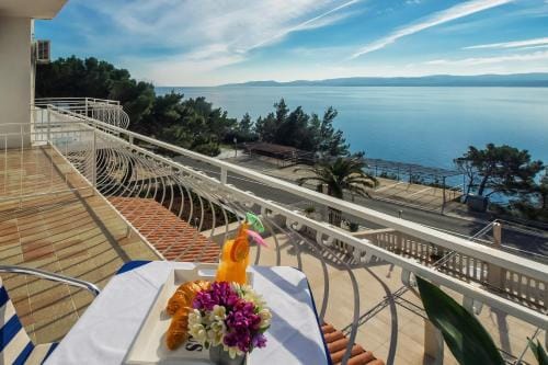 Apartments and rooms by the sea Lokva Rogoznica, Omis - 2973 Hotel in Split-Dalmatia County