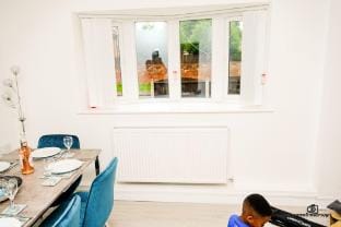7 Guests - 3 Bedrooms - Parking - Pet Friendly Hotel in Walsall